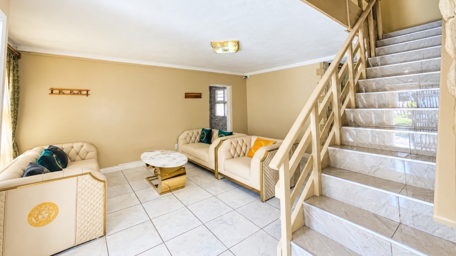 5 Bedroom Property for Sale in Wilkoppies North West